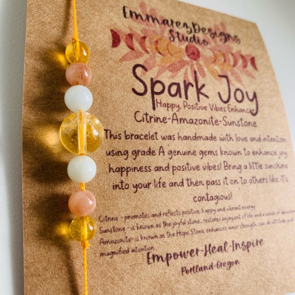 NWT ✨Spark Joy✨ 8mm Positive Vibes Healing Energy Gemstone Crystal Bracelet ✨ - Picture 5 of 6